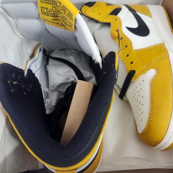Nike White and Yellow Trainers - Picture 2 of 5